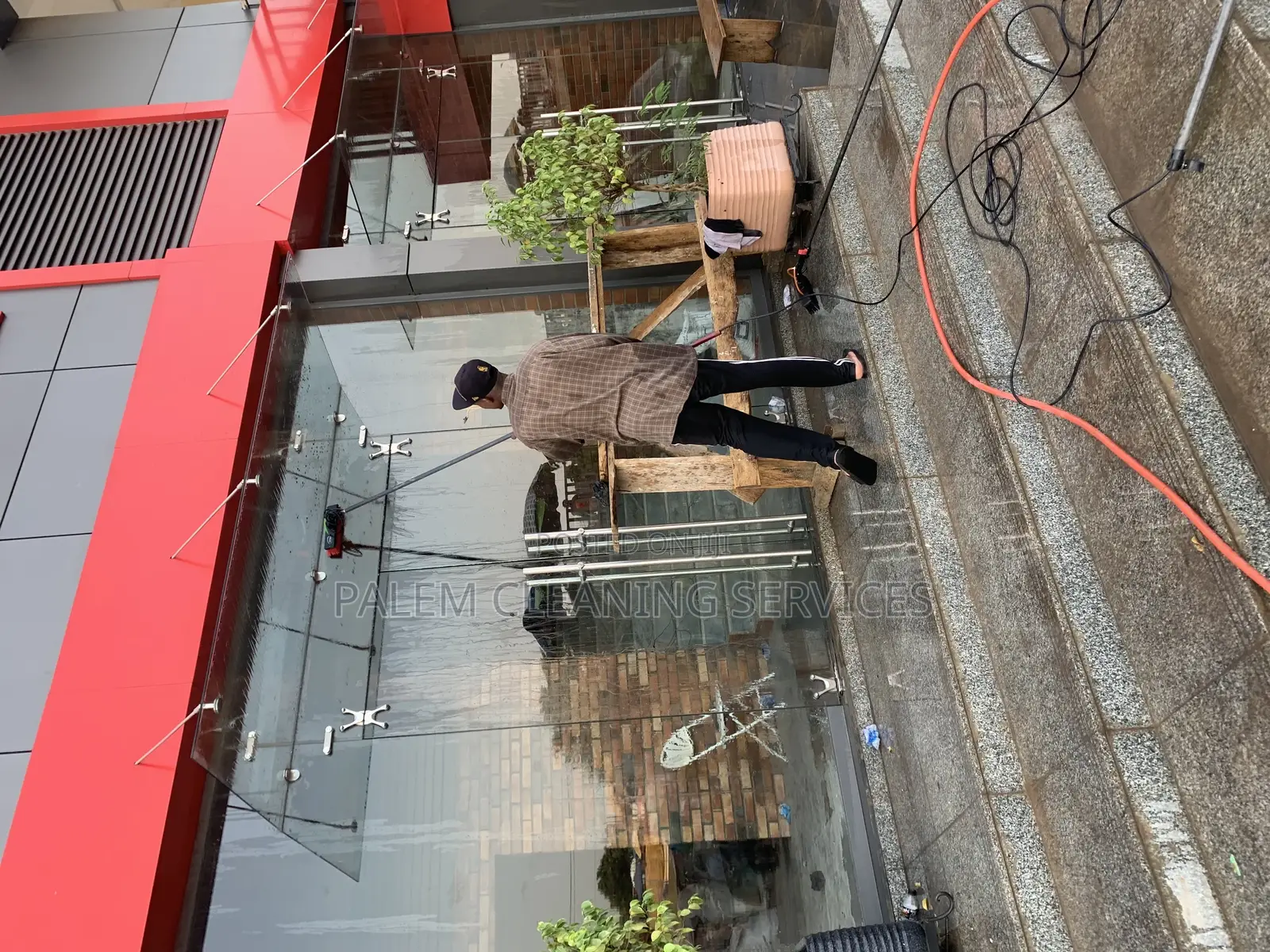 Glass and Windows Cleaning