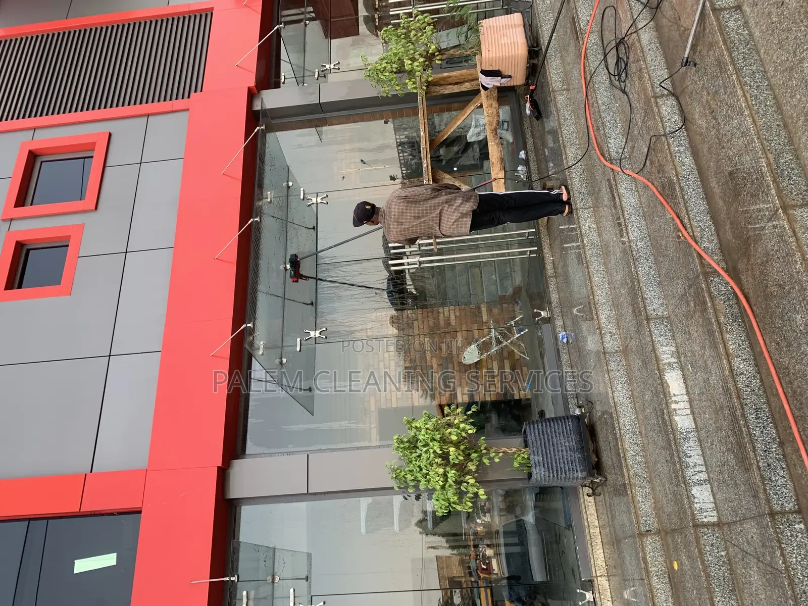 Glass and Windows Cleaning