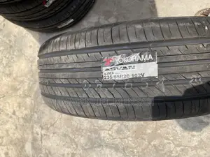 235/55r20 Yokohama Advan Db V552