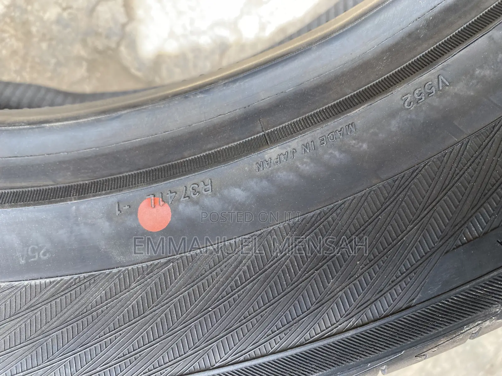 235/55r20 Yokohama Advan Db V552