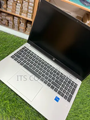 New Laptop HP 250 G10 8GB Intel Core I5 SSD 512GB