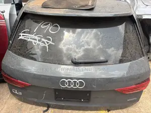 Audi Q3 2020-2024 Booth