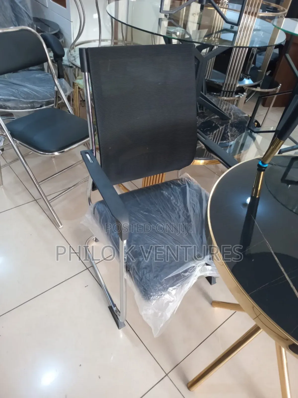 Cozy Visitor Chair