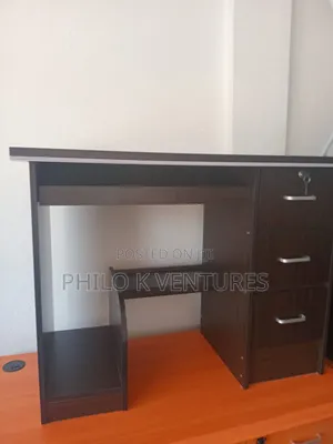 Flat Surface With Drawers for Pc