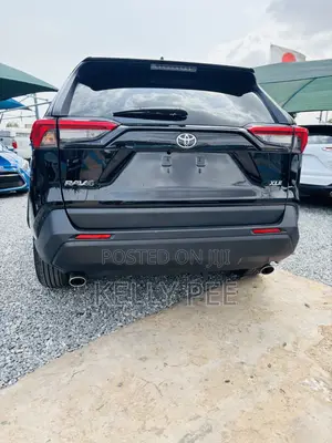 Toyota RAV4 XLE 2022 Black