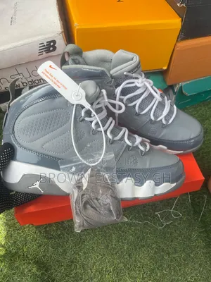 Jordan 9 Retro Sneaker