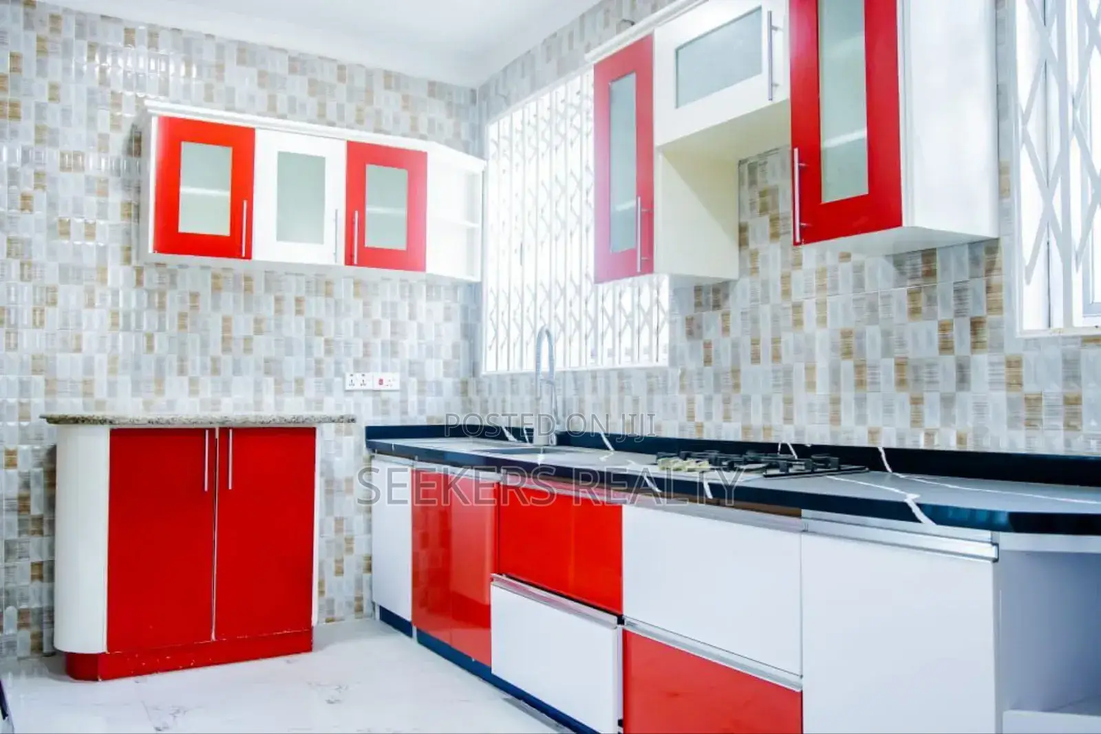 8bdrm House in Seekers Realty, Oyarifa for sale
