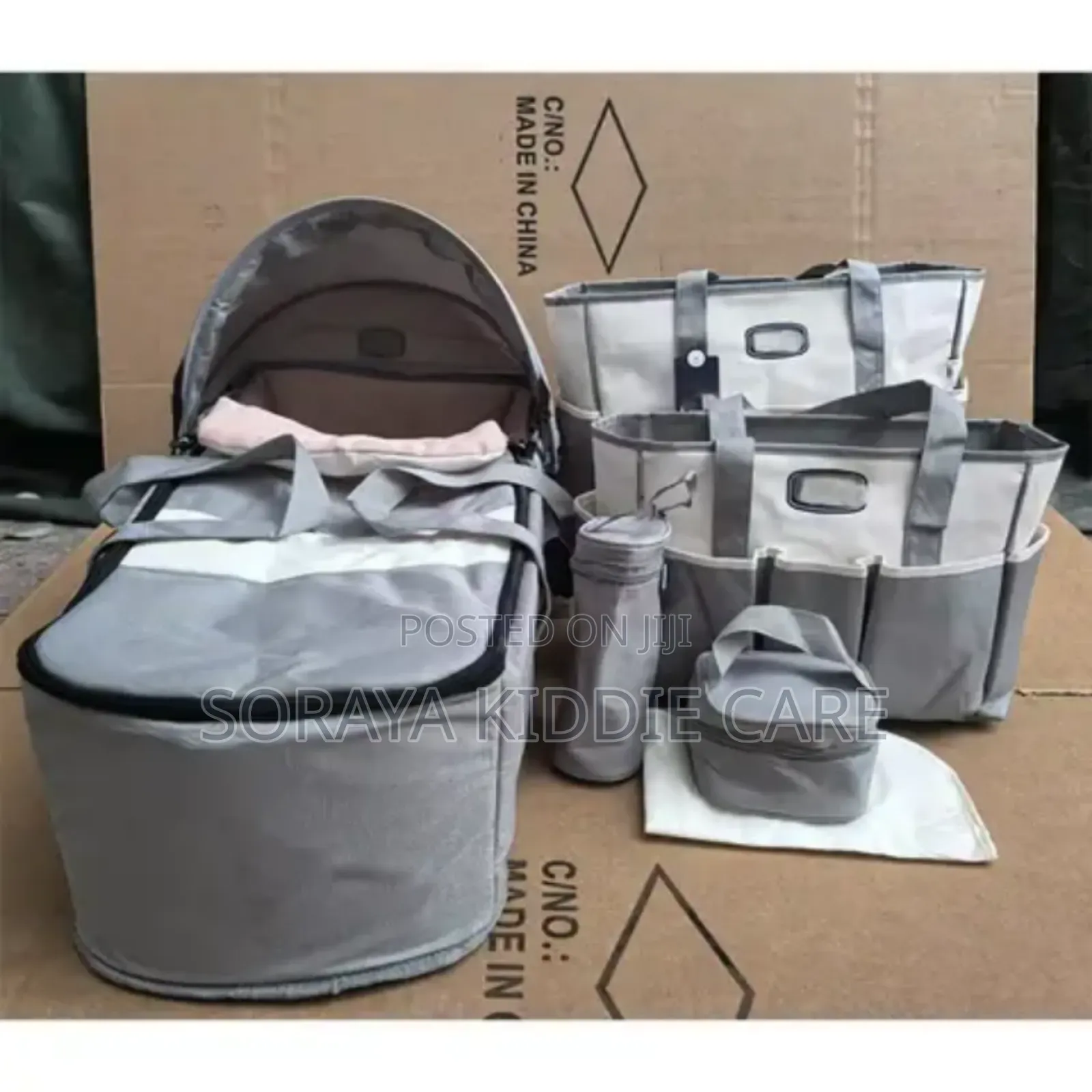Chicco Travel /Carry Cot and Mommy Bags