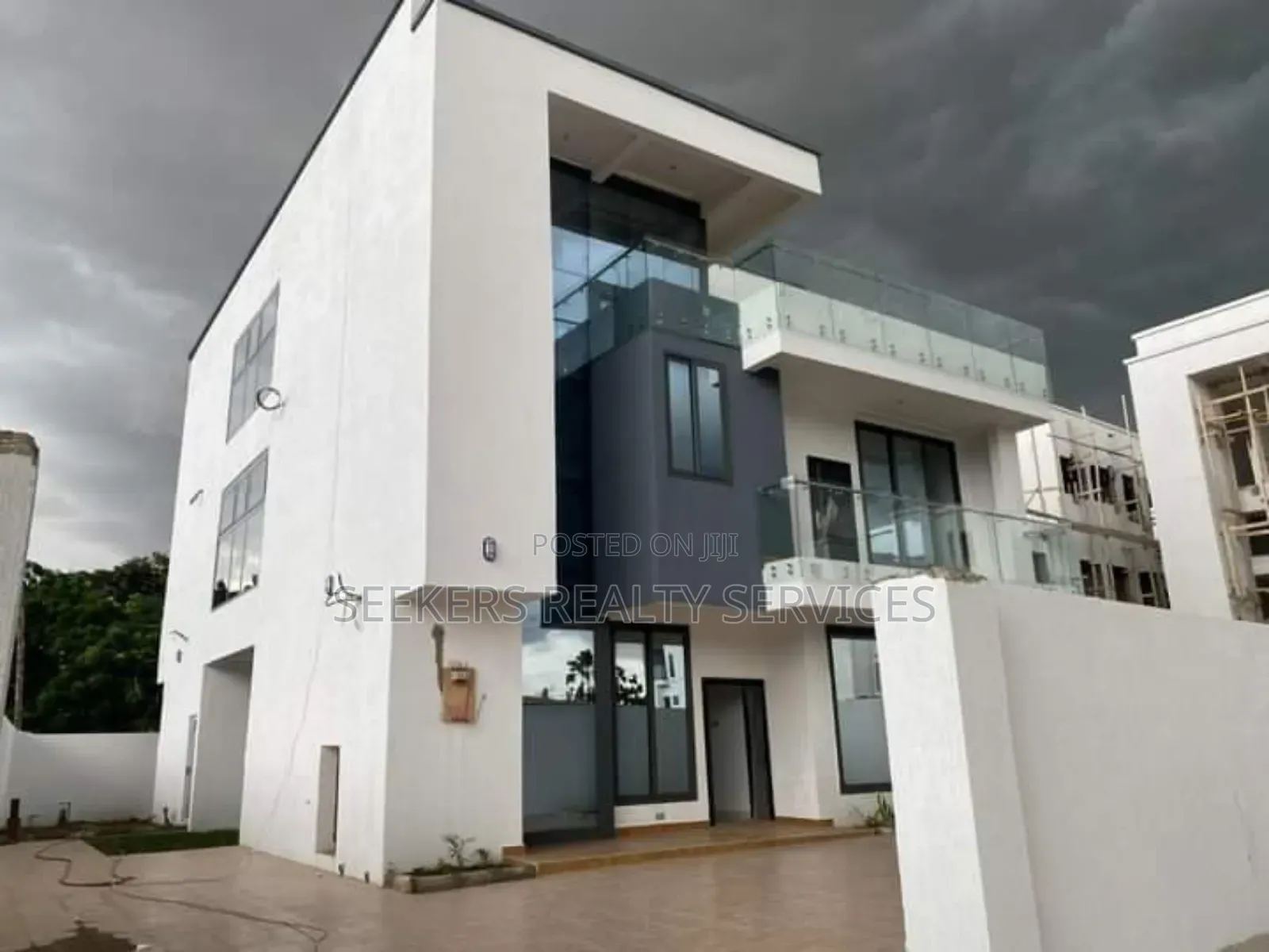 4bdrm Mansion in Seekers Realty, Airport Residential Area for sale