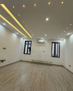 4bdrm Duplex in Seekers Realty, Lake Side Estate for sale