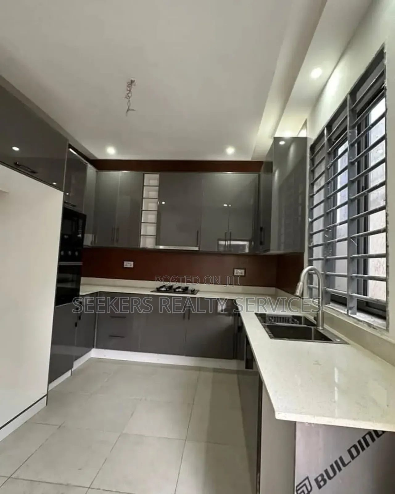 4bdrm Duplex in Seekers Realty, Lake Side Estate for sale