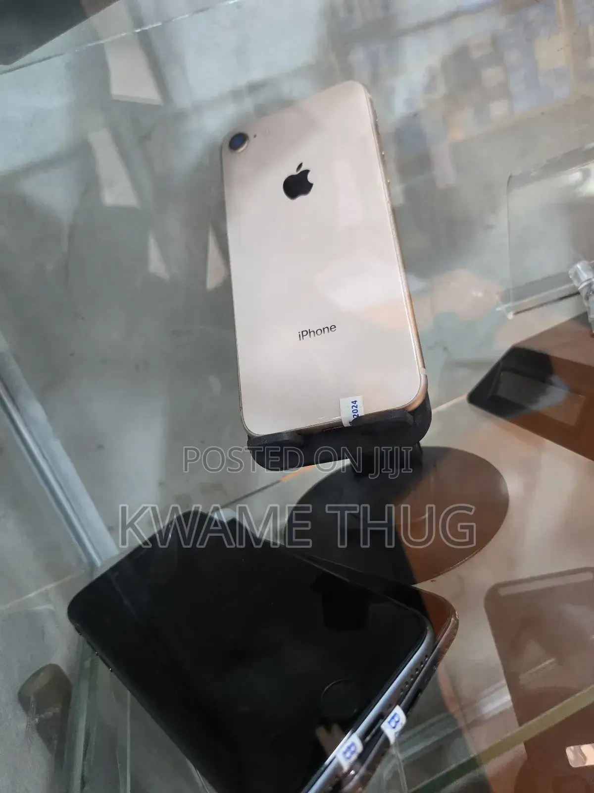 New Apple iPhone 8 64 GB Gold