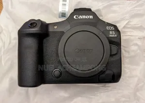 Canon R5 Mark II UK Model, SmallRig HawkLock Cage, Canon RF-EF Adapt.