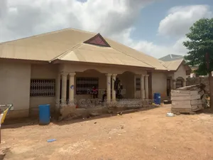 9bdrm House in Bokankyi, Near, Kumasi Metropolitan for sale