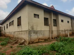 9bdrm House in Bokankyi, Near, Kumasi Metropolitan for sale