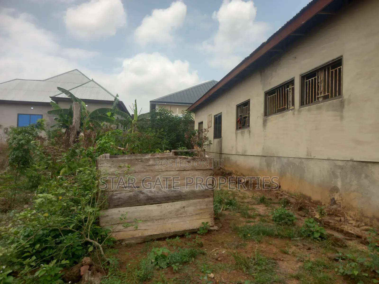 9bdrm House in Bokankyi, Near, Kumasi Metropolitan for sale