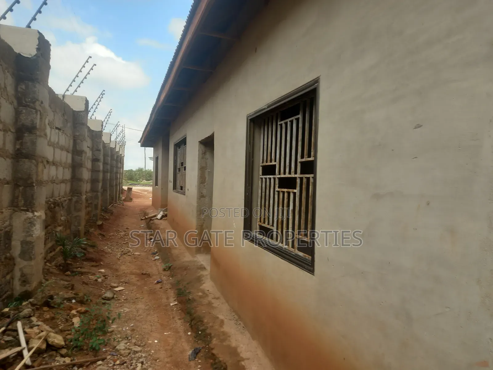 9bdrm House in Bokankyi, Near, Kumasi Metropolitan for sale