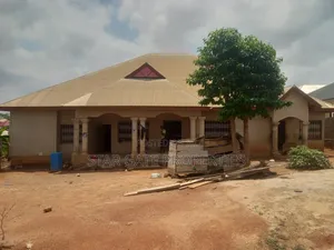 9bdrm House in Bokankyi, Near, Kumasi Metropolitan for sale