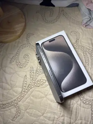Photo - Apple iPhone 15 Pro Max 256 GB Silver