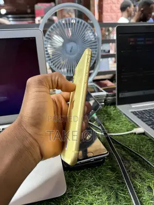 New Apple iPhone 11 128 GB Yellow
