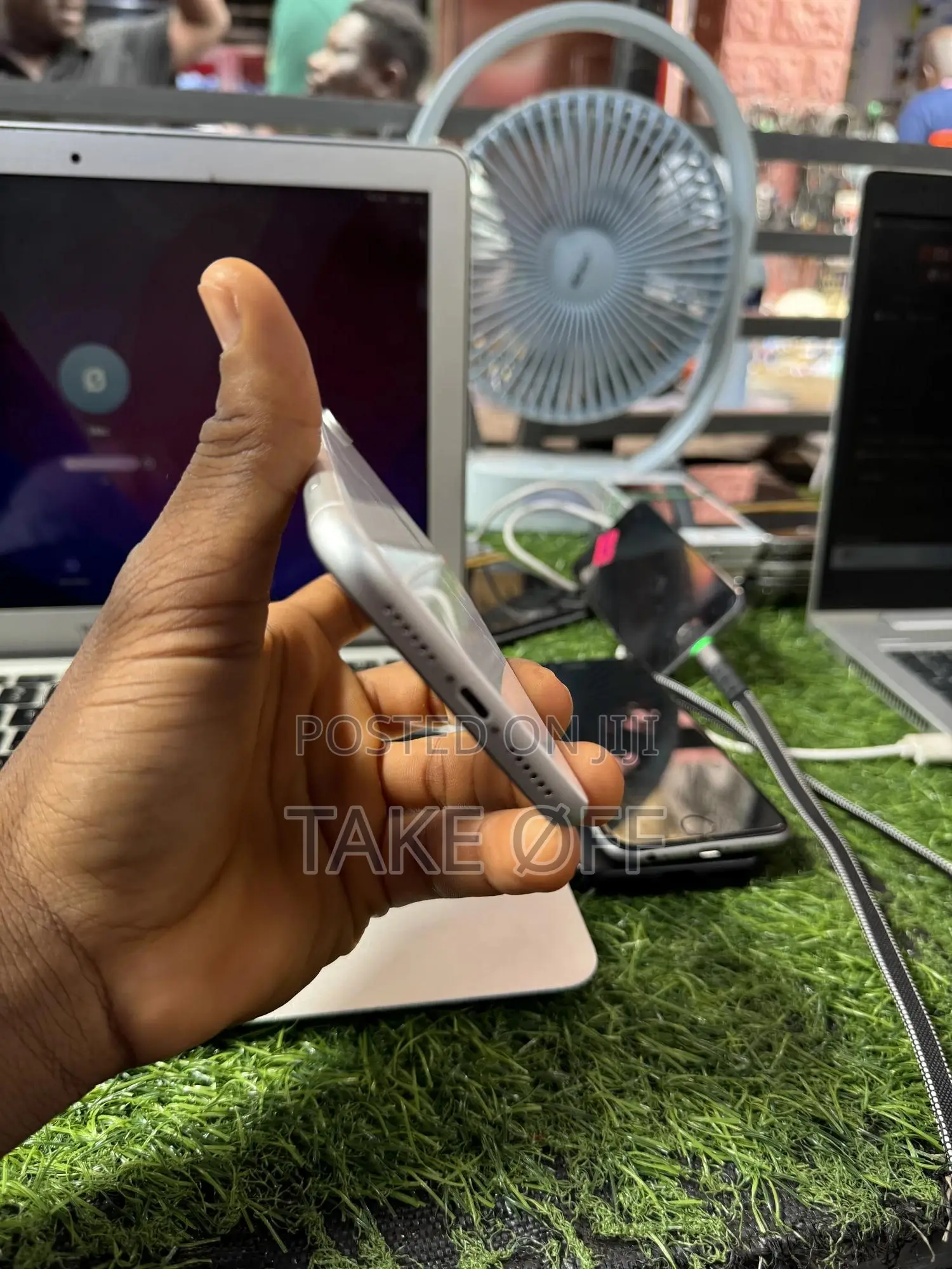 New Apple iPhone XR 64 GB White
