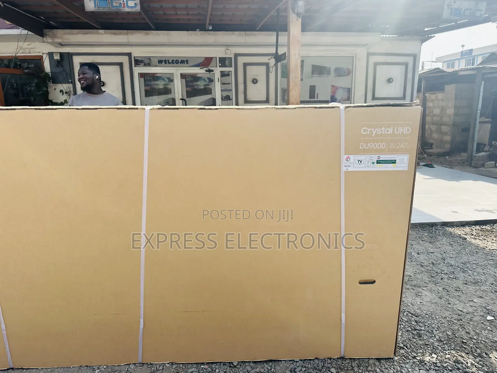 Wide Range Color Uhd Samsung Smart Tv 98”Du9000