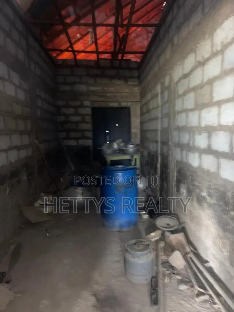 5bdrm House in Pokuase for sale