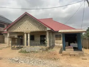 5bdrm House in Pokuase for sale