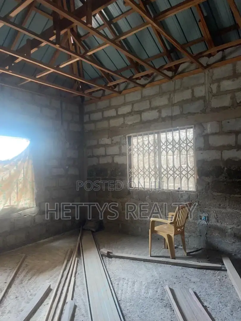 5bdrm House in Pokuase for sale