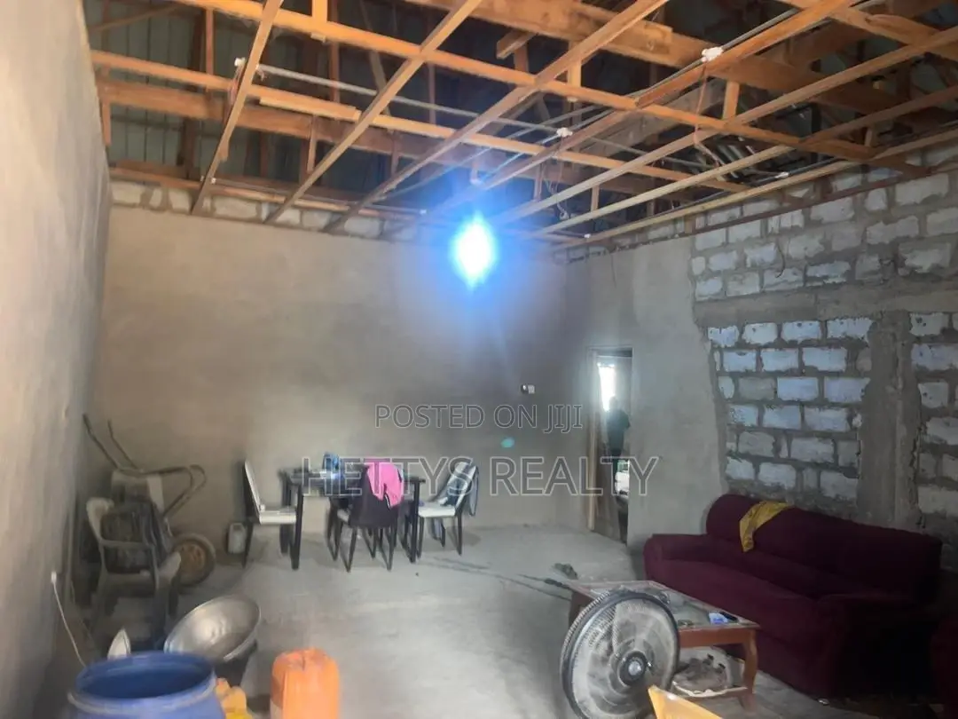5bdrm House in Pokuase for sale