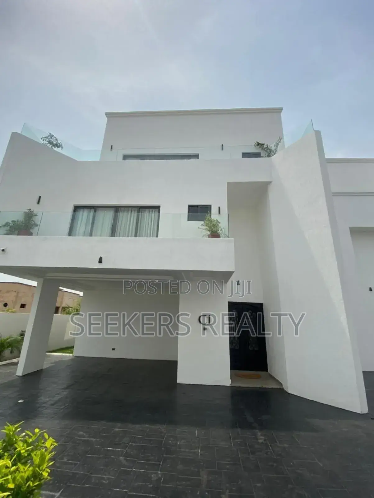 Furnished 4bdrm Townhouse / Terrace in Seekers Realty, East Legon
