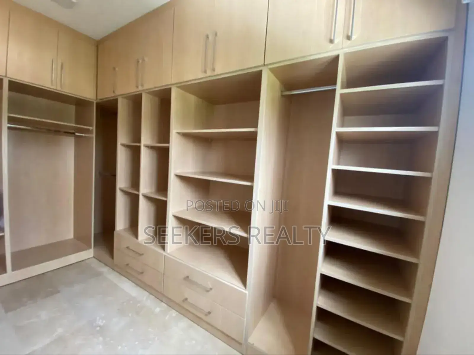 Furnished 4bdrm Townhouse / Terrace in Seekers Realty, Cantonments