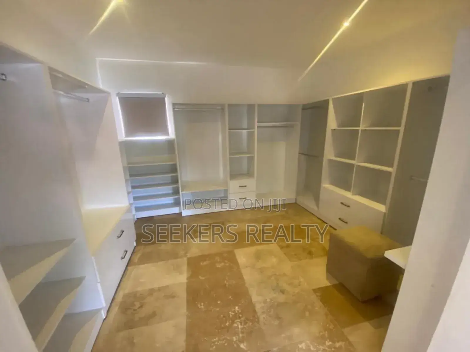 Furnished 4bdrm Townhouse / Terrace in Seekers Realty, Cantonments