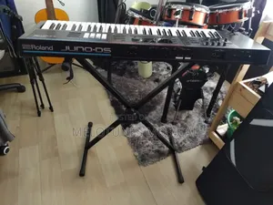 Roland Junos-61 61-Keys Keyboard With Bag and Stand