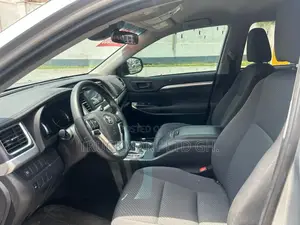 Toyota Highlander XLE 2019 Gray