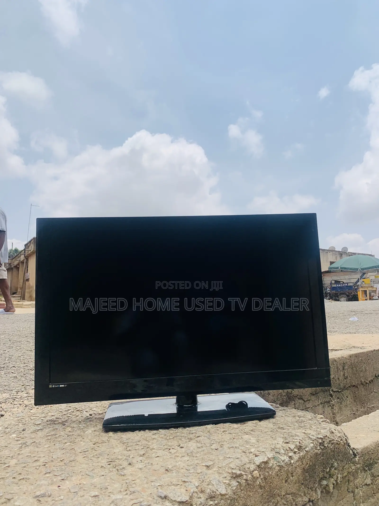 42inches Hitachi Digital Tv