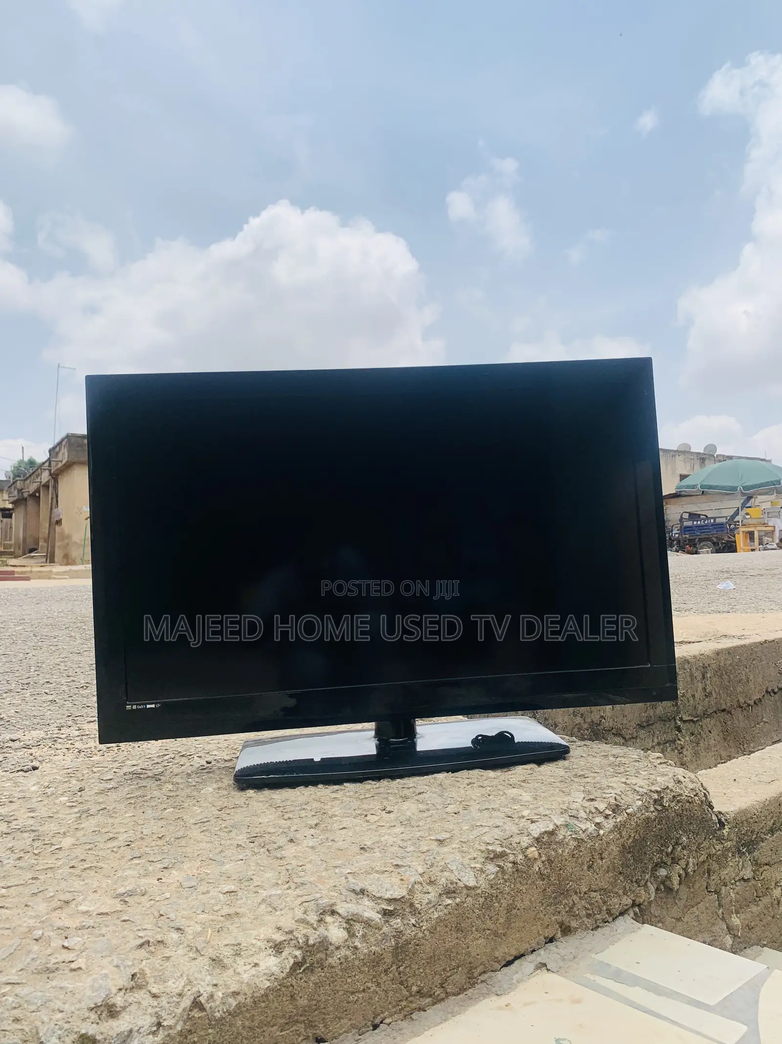 42inches Hitachi Digital Tv