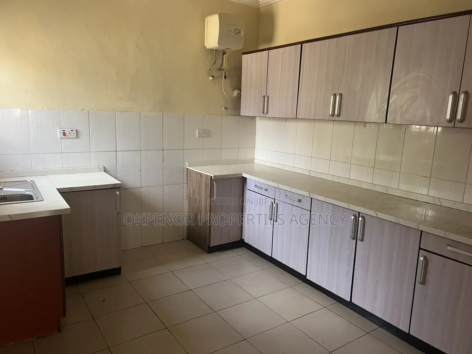 2bdrm House in Devtraco Estate, Tema Metropolitan for rent