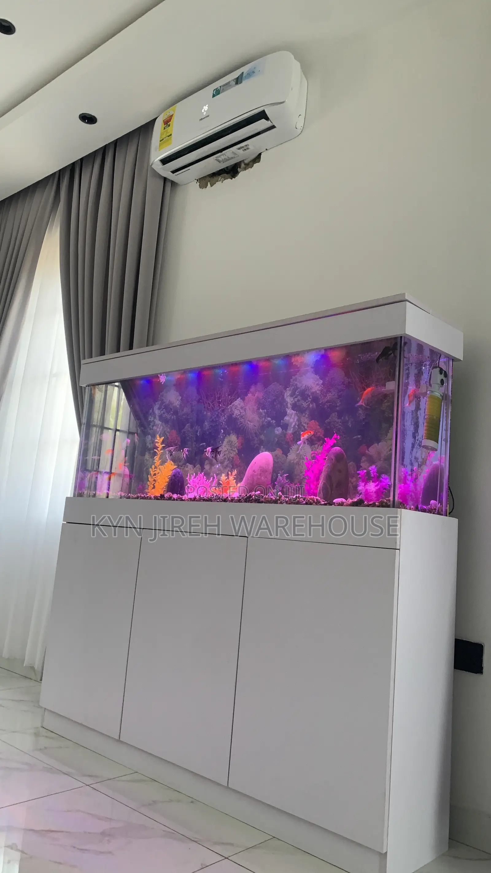 White House Aquarium With Fishes
