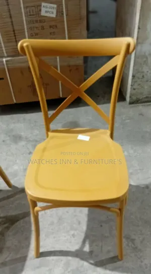 Cross Bar Event / Chivari Chair