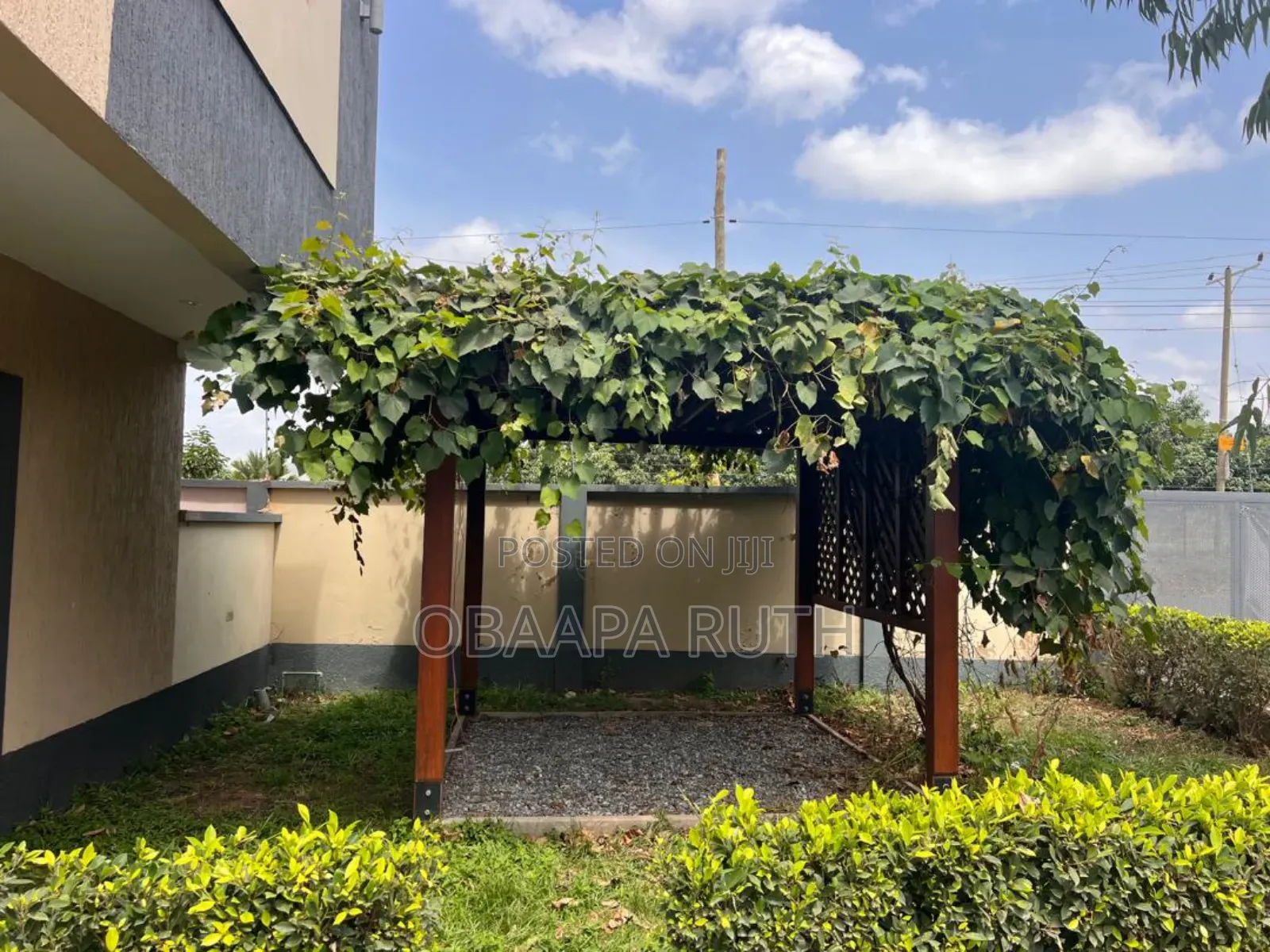 3bdrm Townhouse/Terrace in Oyarifa for sale
