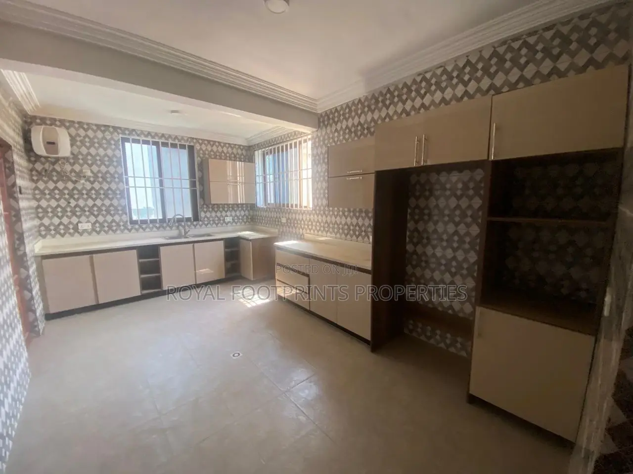 4bdrm Townhouse / Terrace in Luxelooks Properties, East Legon for rent