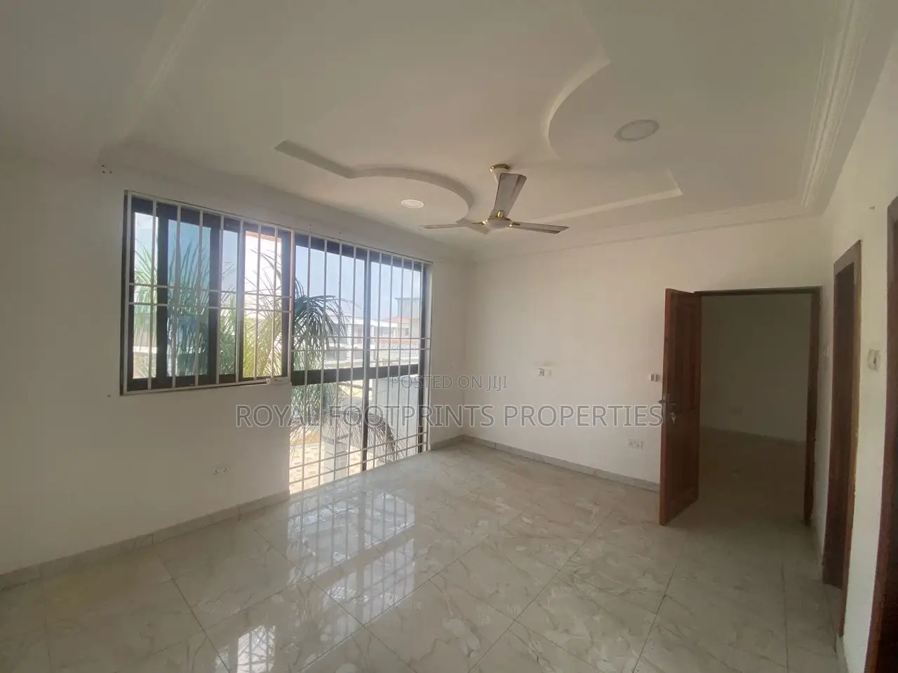 4bdrm Townhouse / Terrace in Luxelooks Properties, East Legon for rent