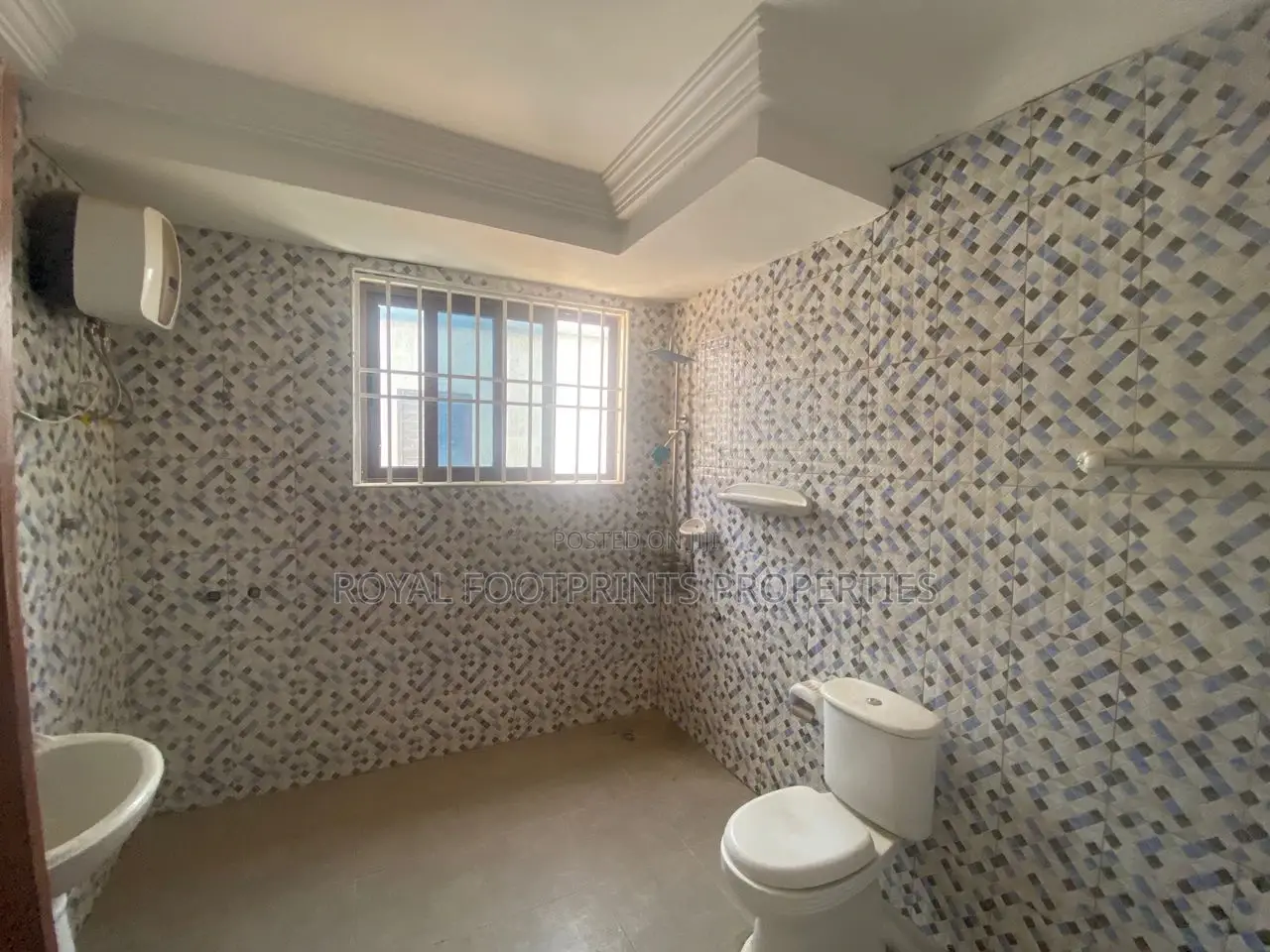 4bdrm Townhouse / Terrace in Luxelooks Properties, East Legon for rent