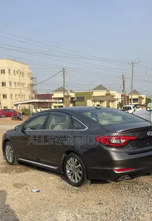 Hyundai Sonata Sport 2.0T Sedan FWD (2.0L 4cyl 6A) 2017