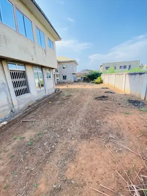 6bdrm Apartment in Westland for sale