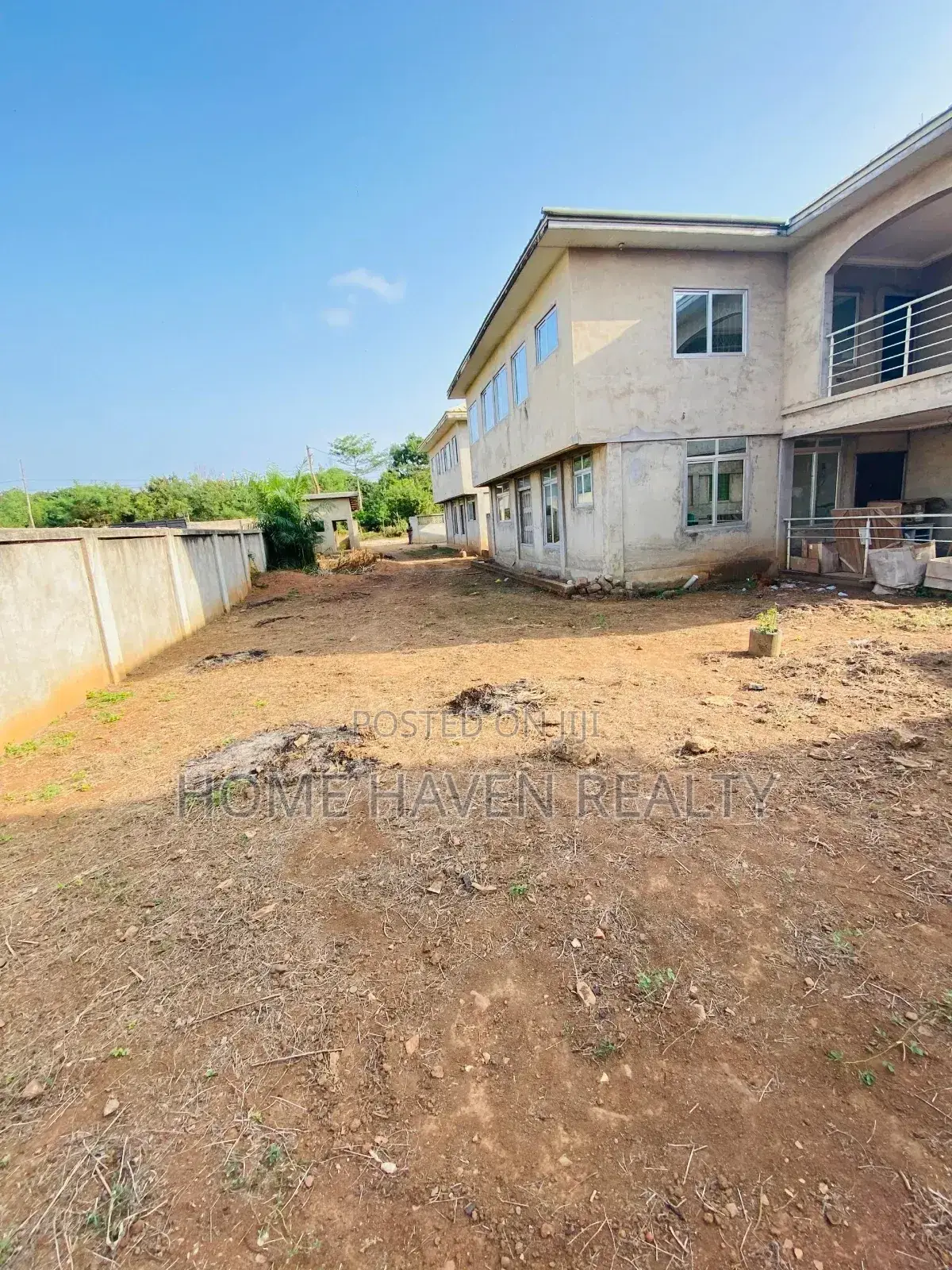 6bdrm Apartment in Westland for sale