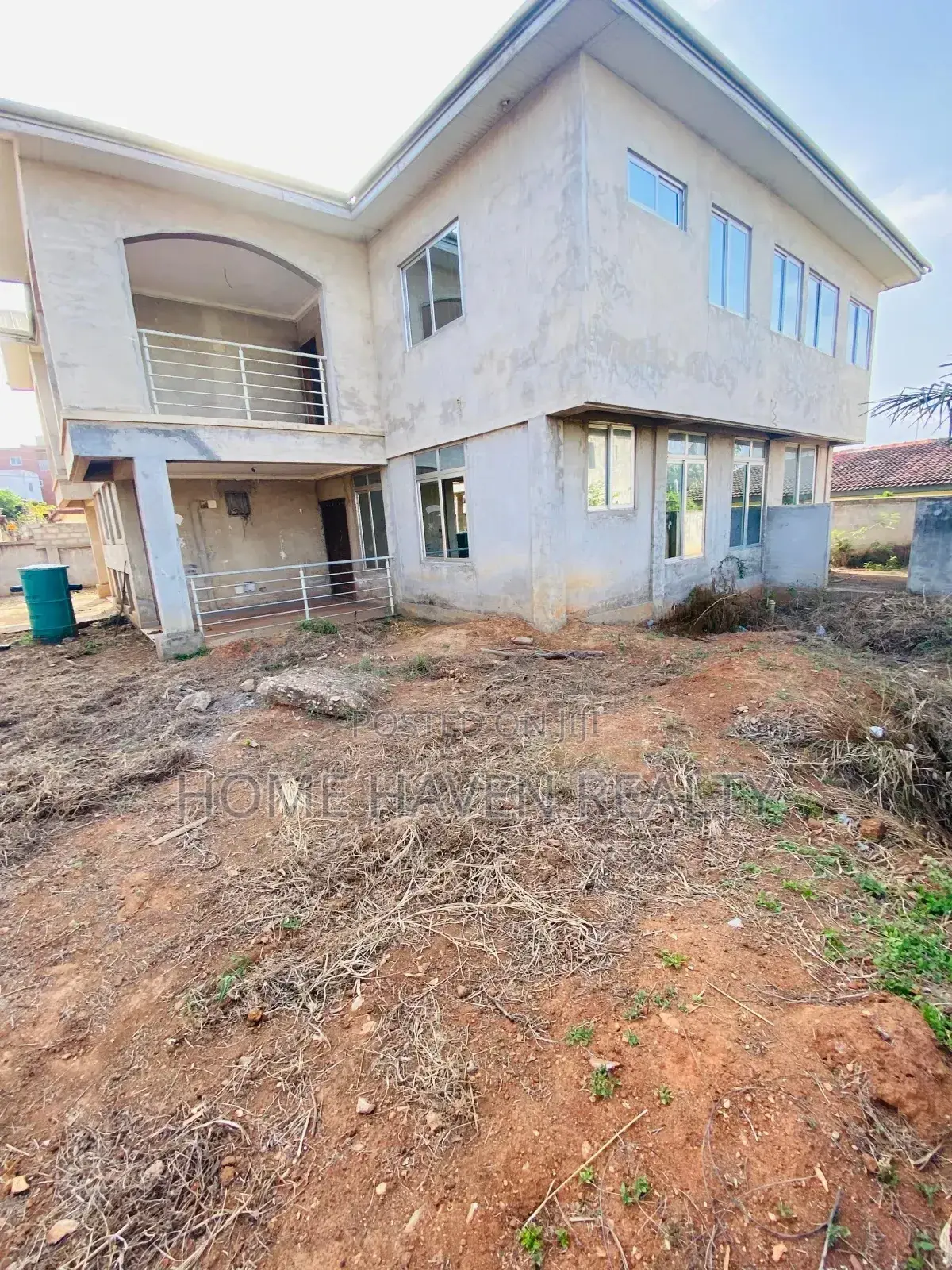 6bdrm Apartment in Westland for sale