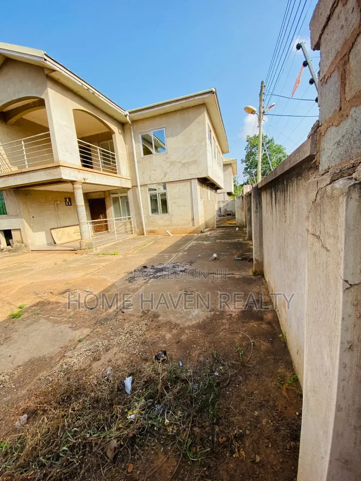 6bdrm Apartment in Westland for sale