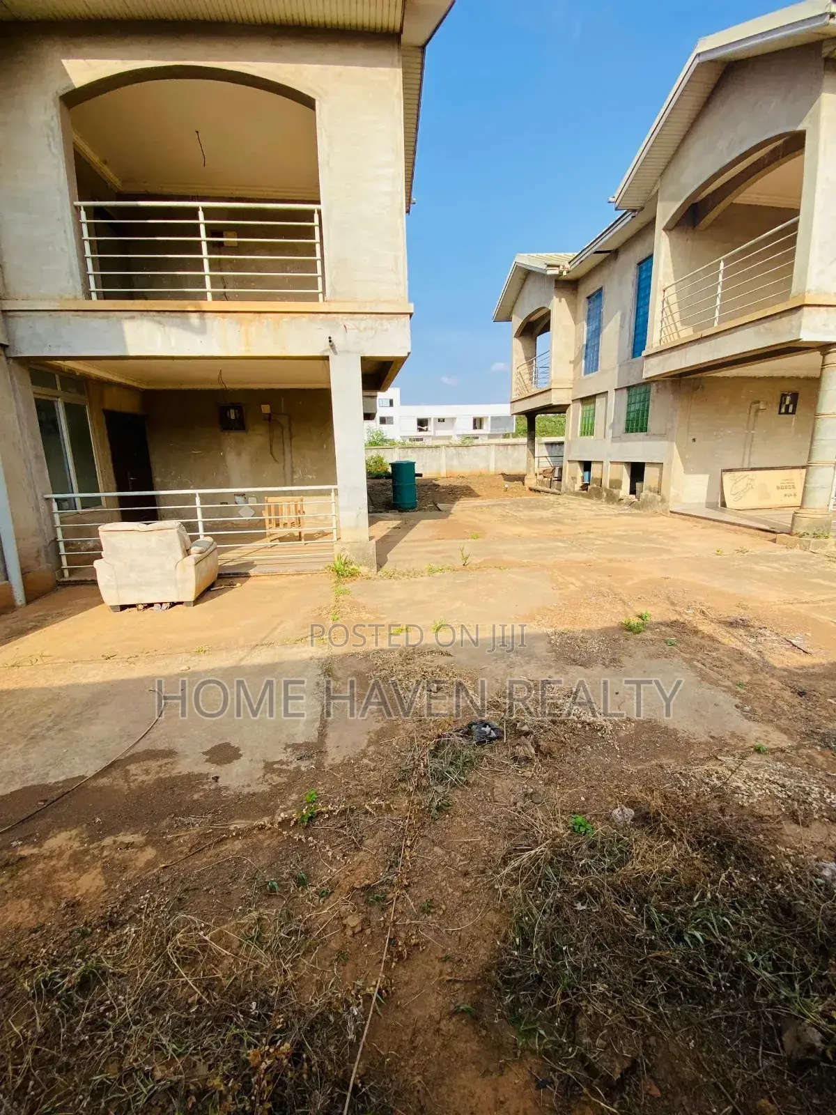 6bdrm Apartment in Westland for sale